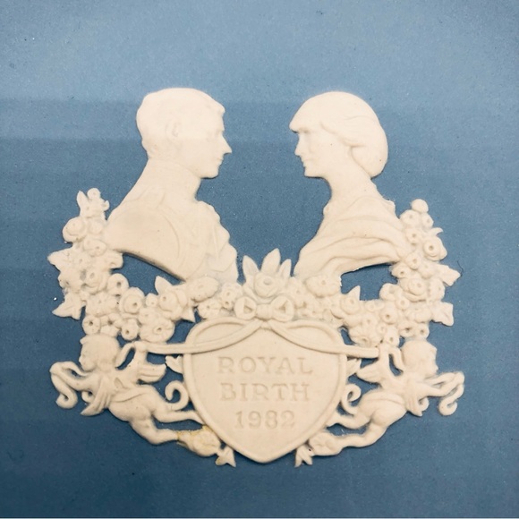 Wedgwood Royal Birth 1982 Blue Jasperware plate 4”. Charles and Diana FLAWLESS - Picture 2 of 4